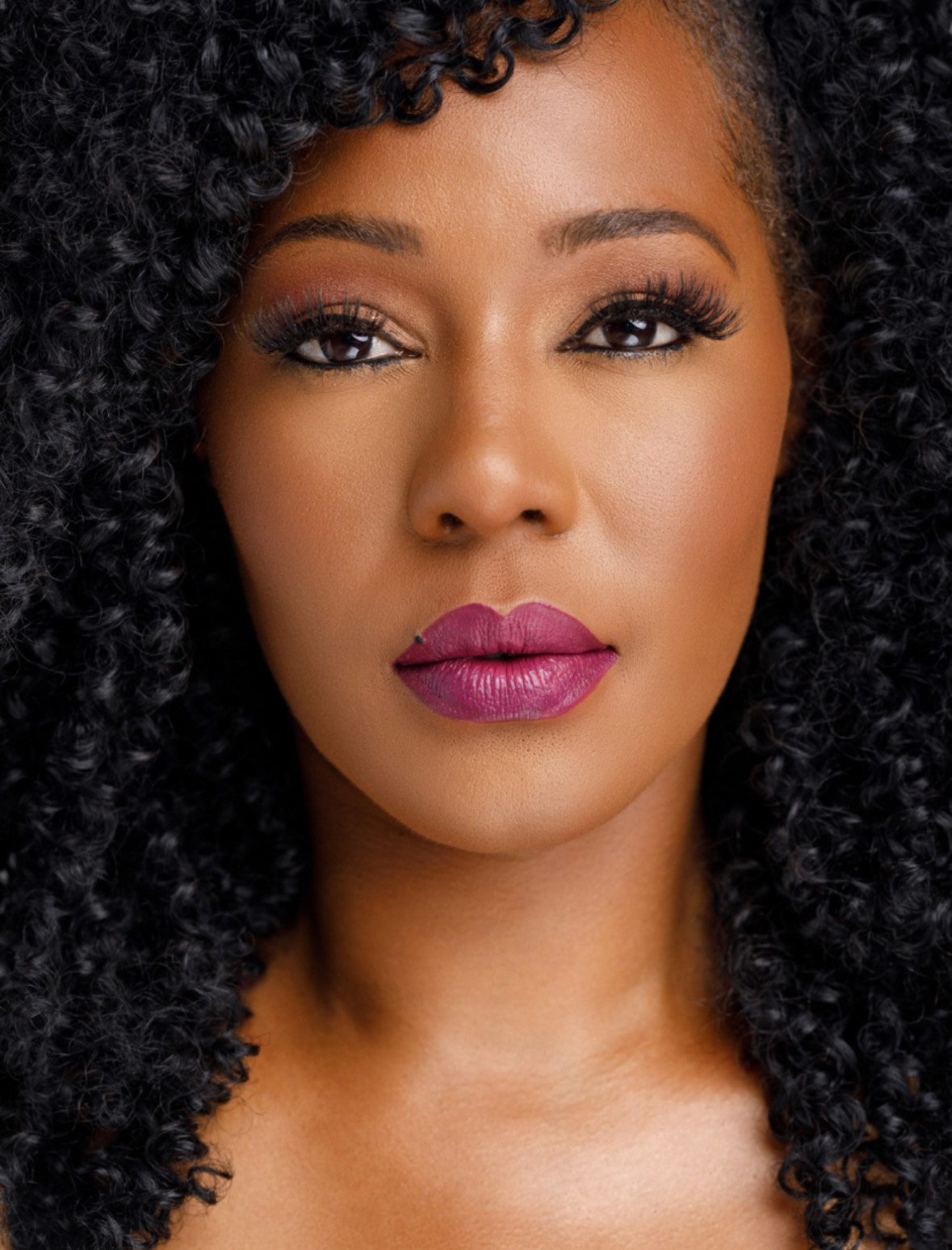 Roxzi Jackson straight on glam legit